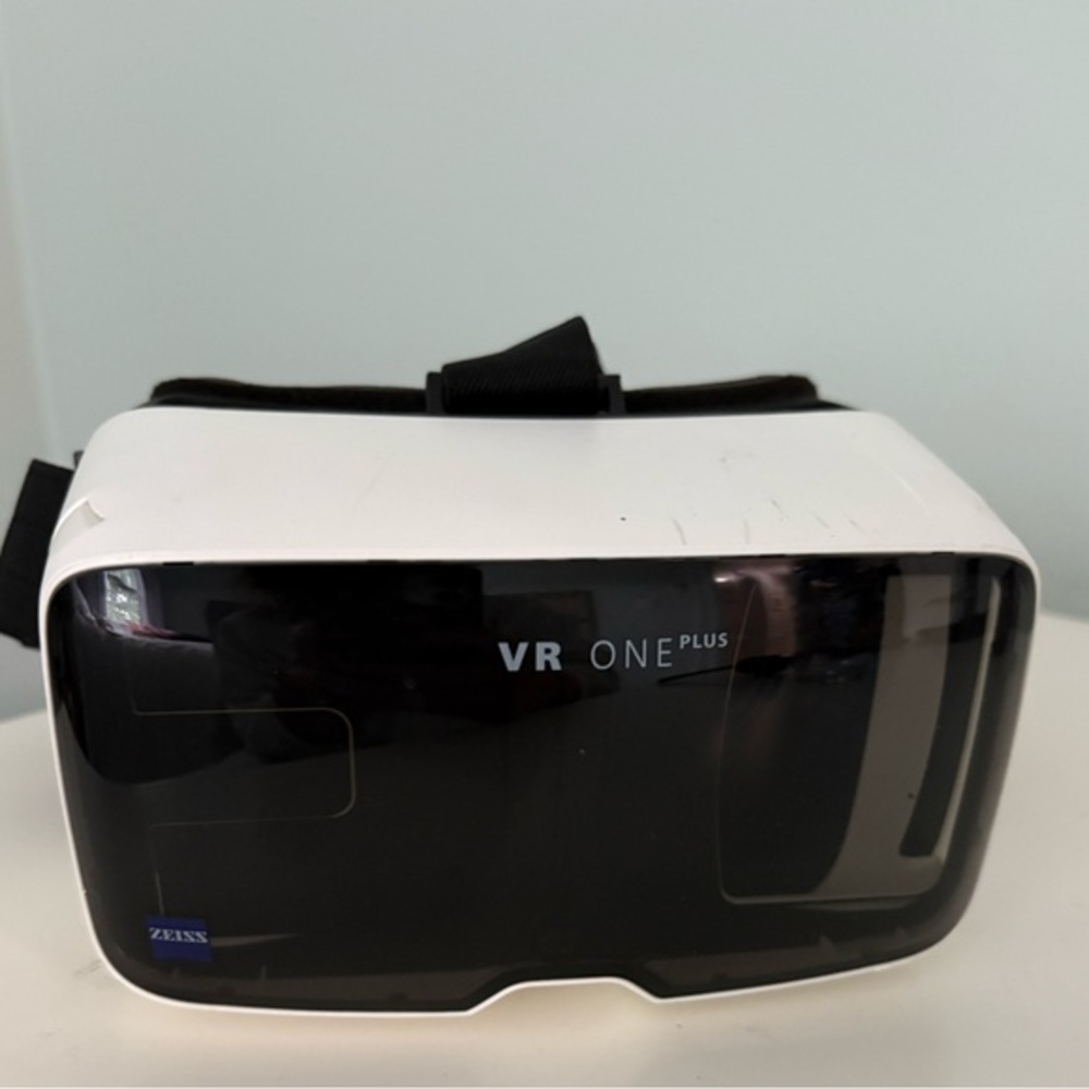 Zeiss VR One Plus Virtual Reality headset 3DOF